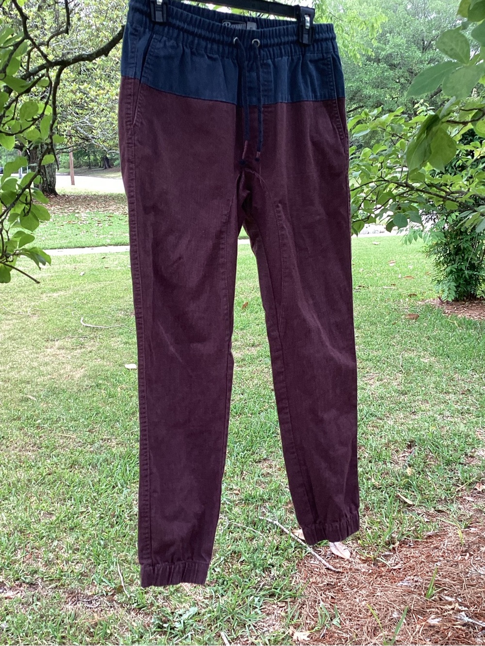 Retrofit Two-Tone Corduroy Joggers in Burgundy and Navy